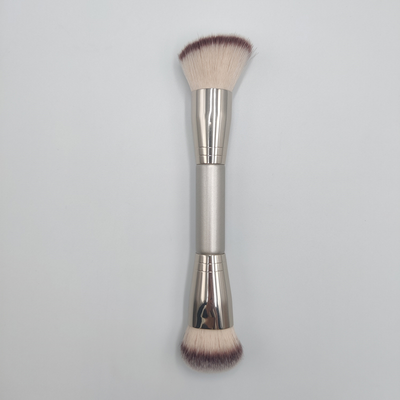 dual ended makeup brush 2