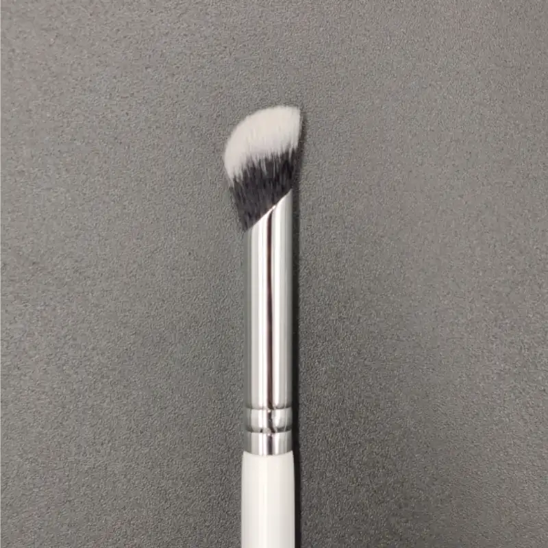 Fingertip-shaped Concealer Brush