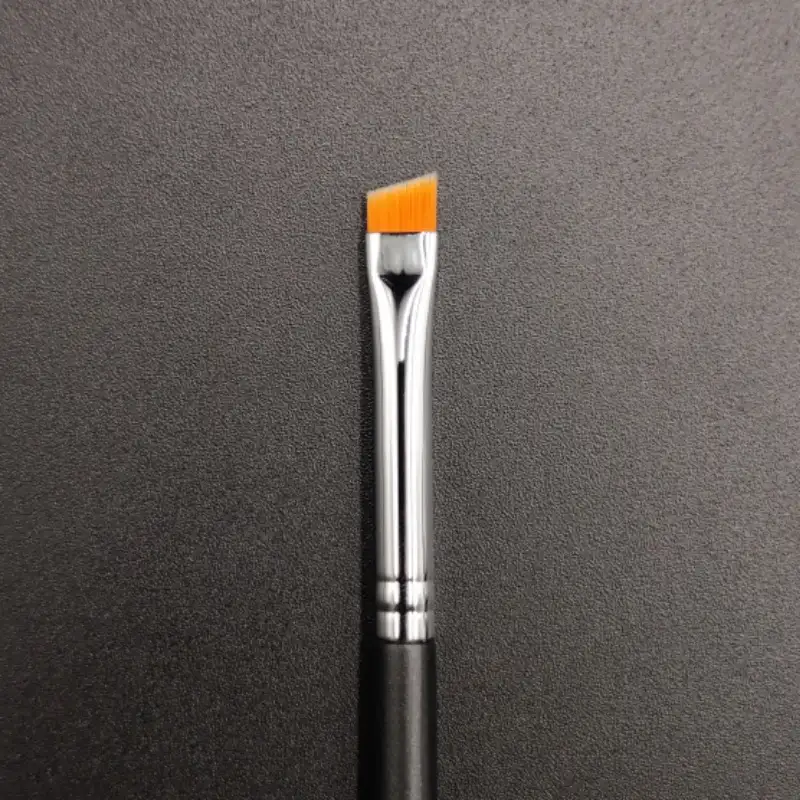 Angled Eyeliner Brush