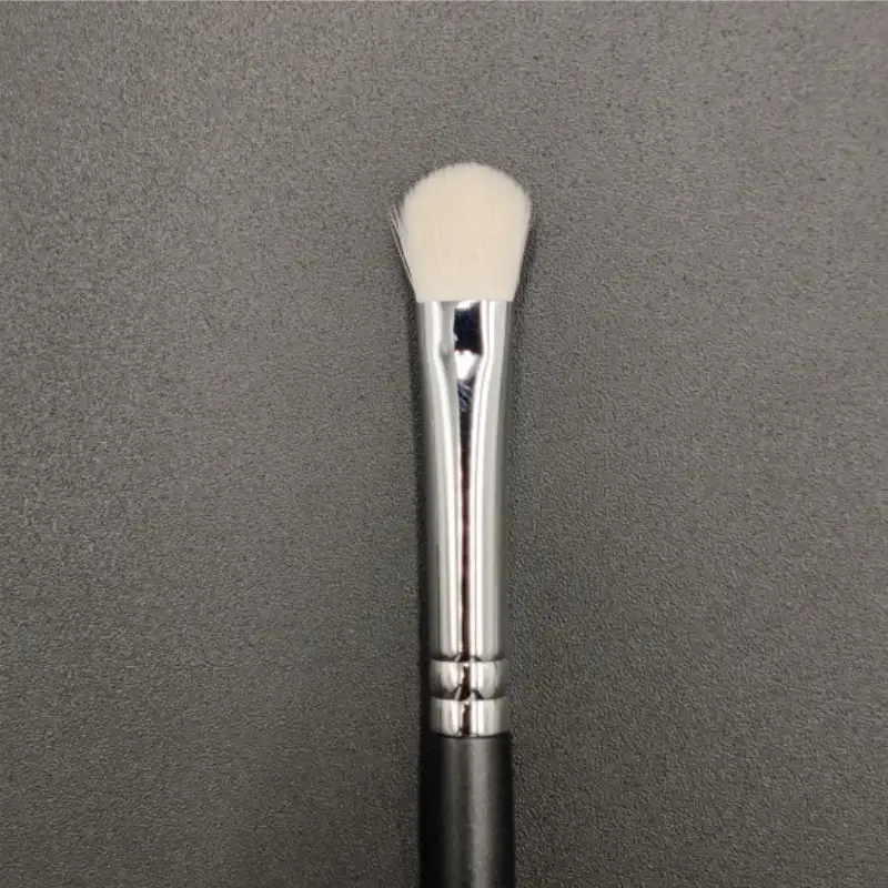 Eye shadow brush