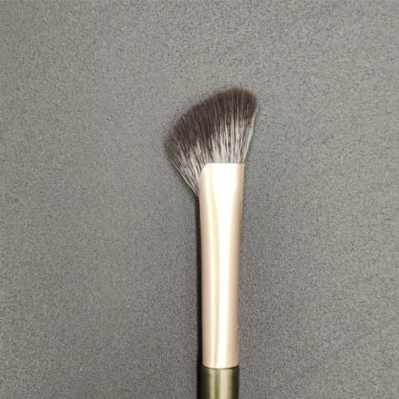 Half-fan shaped nose shadow brush